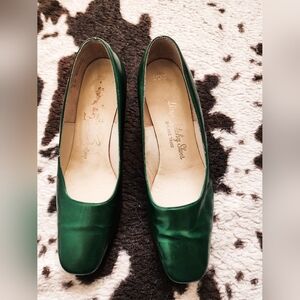 WOMEN'S KITTEN HEELS - EMERALD GREEN
